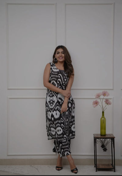 &nbsp;Summer style and walk in comfort Beautiful Sleeves Printed Straight Kurti