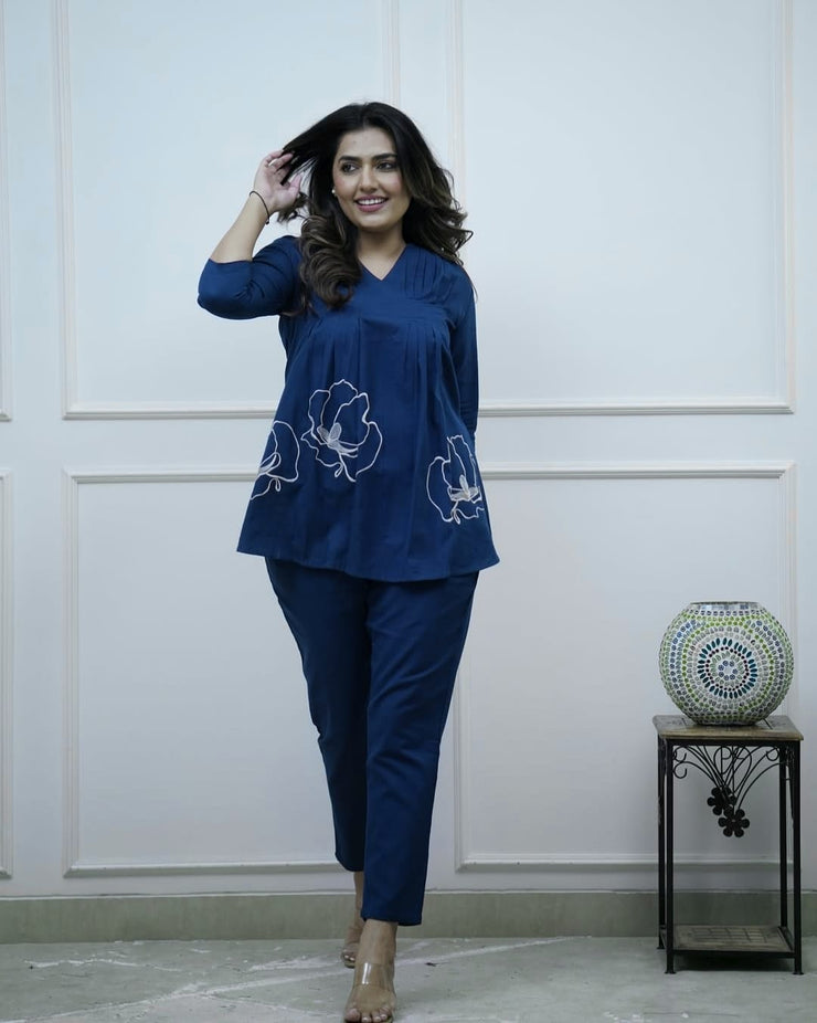 classy kurti embroidery work detailing
