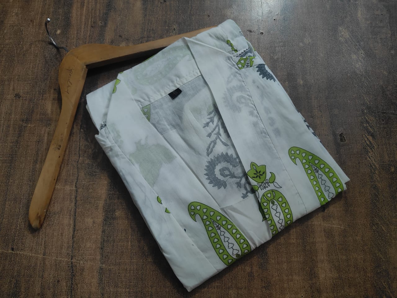 Beautiful Floral White Middi Dress